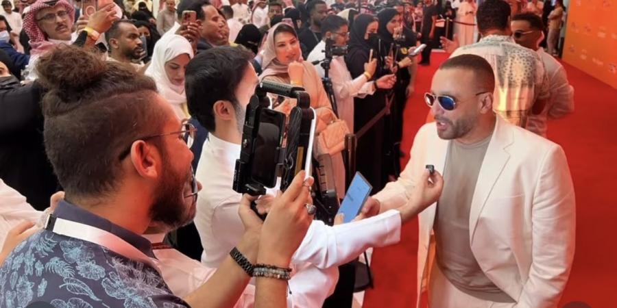 السقا يتجاهل أزمة مها الصغير ويشارك متابعيه صورا من عرض فيلمه بالسعودية - الكويت الاخباري