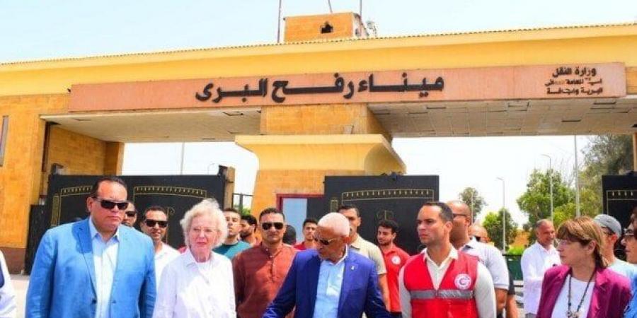 وفد منظمة «الحكماء» يزور المراكز اللوجستية للهلال الأحمر المصري وميناء رفح البري - الكويت الاخباري