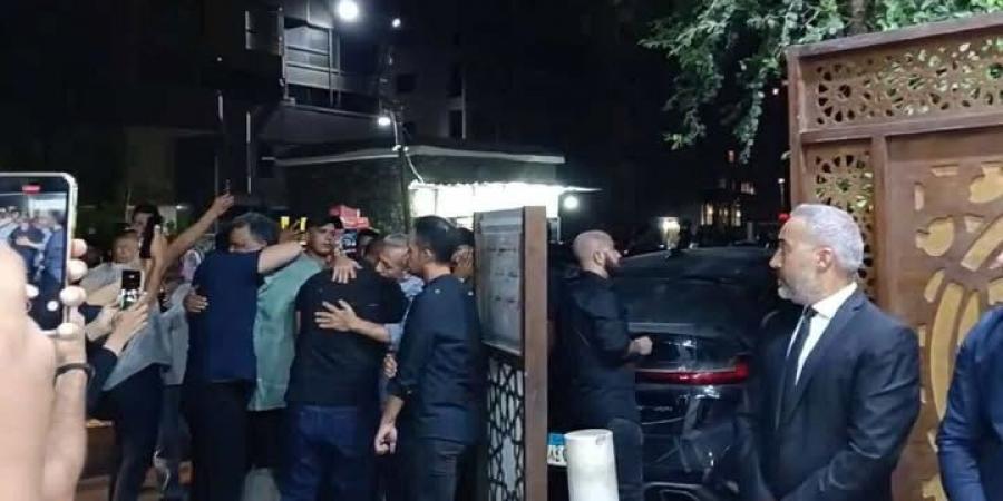 نجوم الفن يودعون الراحل تيمور تيمور بعزاء مهيب في الحامدية الشاذلية - الكويت الاخباري