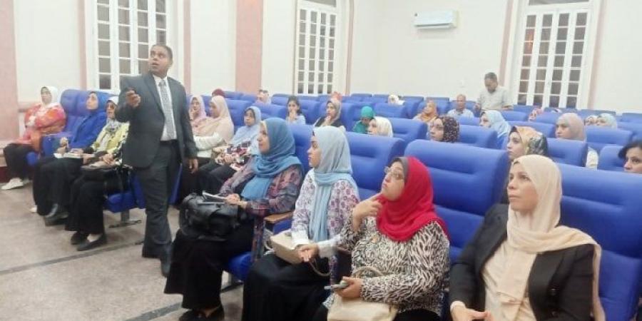 بالتعاون مع الأكاديمية الوطنية للتدريب.. محافظ سوهاج يتابع انطلاق البرنامج التدريبي «المرأة تقود» - الكويت الاخباري
