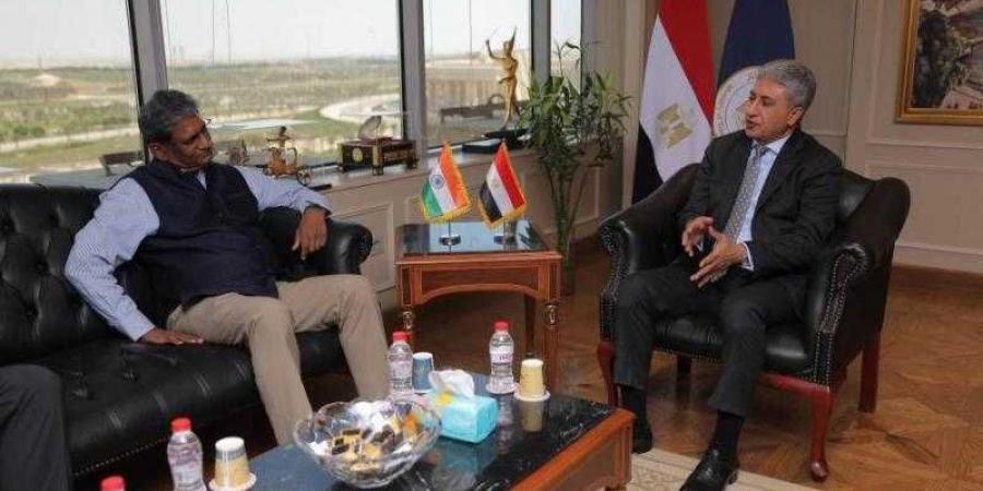 وزير السياحة والآثار وسفير الهند بالقاهرة يبحثان دفع أواصر التعاون المشترك بين البلدين في مجالي السياحة والآثار - الكويت الاخباري