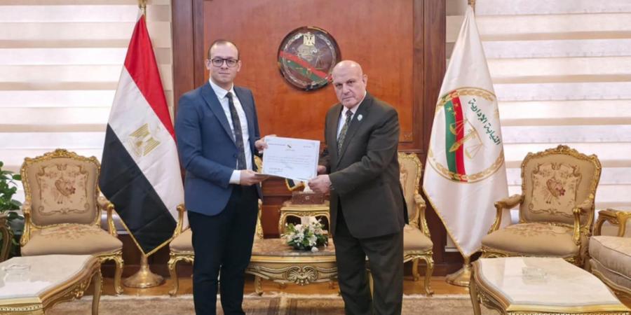 رئيس النيابةالإدارية يكرم أعضاء النيابة لجهودهم بانتخاباتالشيوخ 2025 - الكويت الاخباري