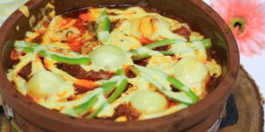 طريقة عمل طاجن البيض المسلوق بالصلصة والموتزاريلا - الكويت الاخباري