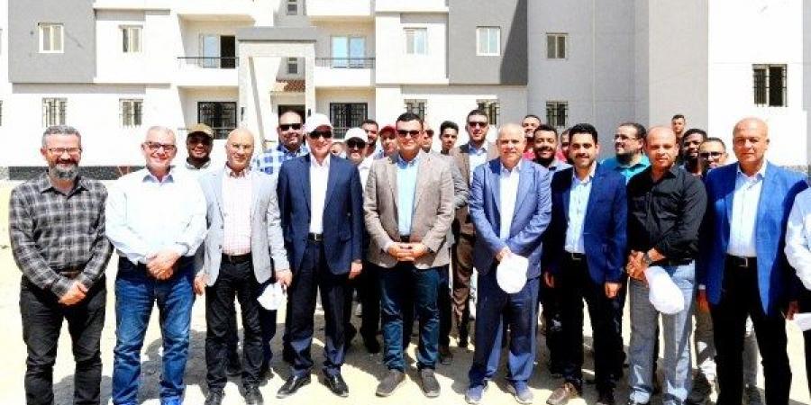 وزير الإسكان يتفقد المركز التكنولوجي لخدمة المواطنين بالعبور الجديدة - الكويت الاخباري
