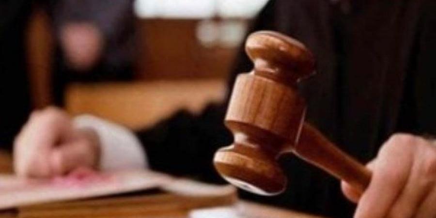 فيديو يكشف حيلة عاطل بوضع كلبش لابتزاز أصحاب السيارات في الطالبية|تفاصيل - الكويت الاخباري