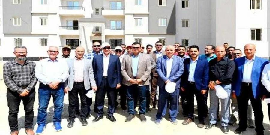 وزير الإسكان يتفقد المركز التكنولوجي لخدمة المواطنين بالعبور الجديدة ويتابع موقف مشروعي ”ديارنا” و”سكن لكل المصريين” - الكويت الاخباري