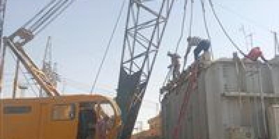 إحلال وتجديد أحد المحولات الكهربائية الذى تعرض لحريق محدود بإدفو - الكويت الاخباري