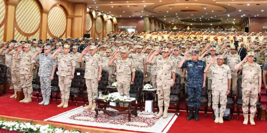 وزير الدفاع يلتقى مقاتلى المنطقة الشمالية العسكرية - الكويت الاخباري