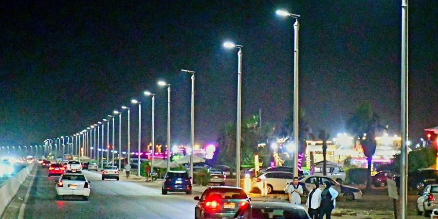 ترشيد الطاقة برؤية 2030 .. إنارة شوارع بورسعيد بالطاقة الشمسية | صور - الكويت الاخباري