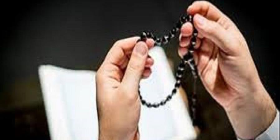 هل التسبيح على اليد أفضل من السبحة؟ - الكويت الاخباري