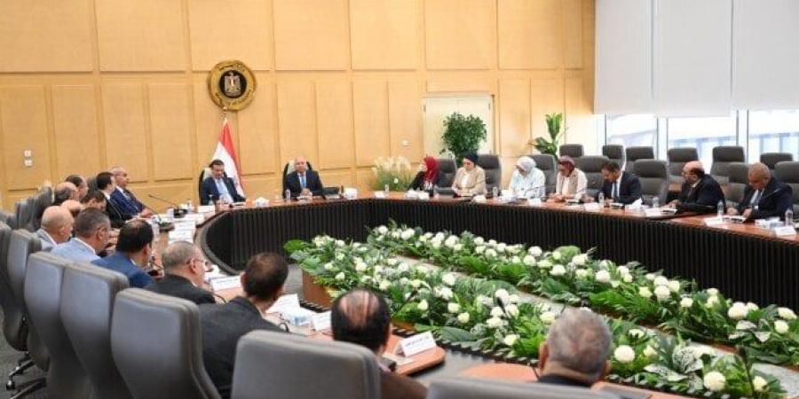 وزيرا الصناعة والزراعة يبحثان التوسع في تصنيع الزبيب وتوطين صناعة الكتان - الكويت الاخباري