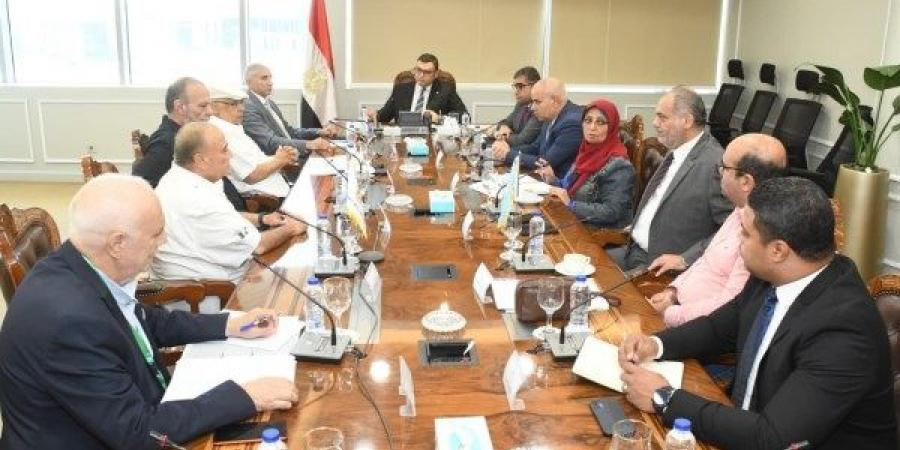 وزير الإسكان يوجه باستمرار التنسيق مع مسئولي جمعية مستثمري 6 أكتوبر - الكويت الاخباري
